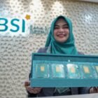 Aktivitas layanan emas di Bank Syariah Indonesia (BSI) seiring lonjakan harga emas yang menembus Rp3,1 juta per gram, Rabu (4/3/2026). BSI memastikan stok emas tetap aman untuk memenuhi kebutuhan nasabah.