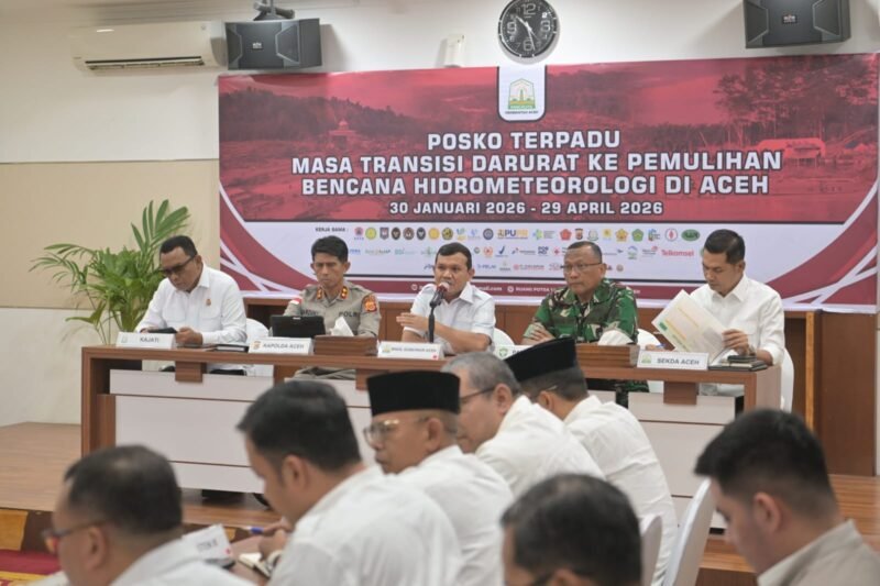 Wakil Gubernur Aceh Fadhlullah, SE, didampingi Sekretaris Daerah Aceh M Nasir, memimpin rapat terkait penanganan inflasi, peringatan Malam Nuzulul Qur’an dan Festival Ramadhan 1447 H, di ruang potensi daerah Setda Aceh, Rabu (6/3/2026).