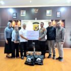 Polres Lhokseumawe bersama Mubadala Energy dan SKK Migas menyerahkan secara simbolis ratusan paket sembako untuk masyarakat dalam kegiatan sosial Ramadhan di Mapolres Lhokseumawe, Kamis (5/3/2026). Bantuan ini merupakan wujud sinergi dan kepedulian terhadap warga di bulan suci Ramadhan.