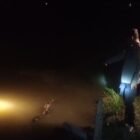 Seorang bocah berusia 7 tahun di Kecamatan Baktiya, Aceh Utara, ditemukan meninggal dunia di saluran pembuangan setelah sebelumnya dilaporkan tidak pulang saat bermain di sekitar rumah, Jumat (6/3/2026) malam.