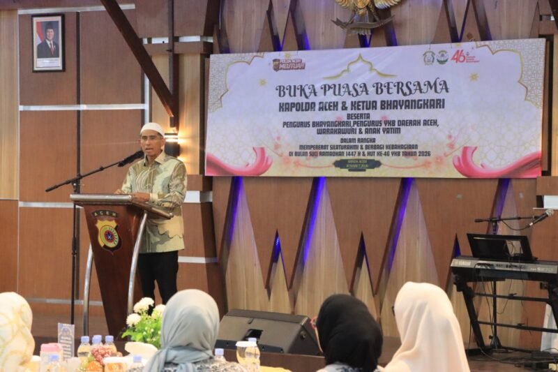 Kapolda Aceh, Irjen Pol. Drs. Marzuki Ali Basyah, M.M., dan Ketua Bhayangkari Daerah Aceh Ny. Ira Marzuki, buka puasa bersama di kediamannya, 10 Maret 2026