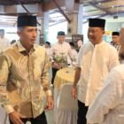 Kapolda Aceh Marzuki Ali Basyah bersama jajaran Polda Aceh dan Bhayangkari menggelar buka puasa bersama serta memberikan santunan kepada anak yatim di kediamannya di depan Lapangan Blang Padang, Selasa (10/3/2026). Acara ini digelar untuk mempererat silaturahmi dan berbagi berkah di bulan suci Ramadan.