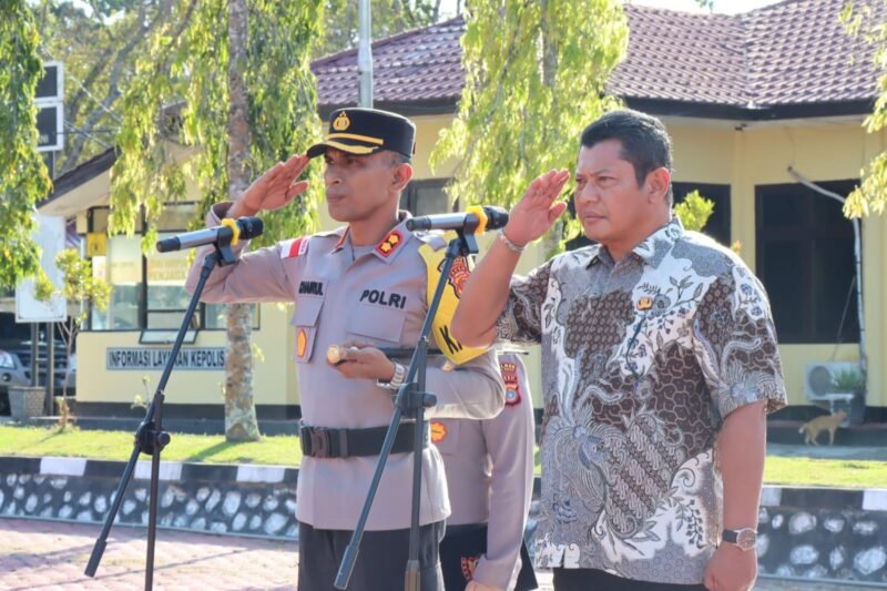 Kapolres Aceh Besar AKBP Chairul Ikhsan memimpin Apel Gelar Pasukan Operasi Ketupat Seulawah 2026 di Mapolres Aceh Besar, Kamis (12/3/2026), sebagai bentuk kesiapan pengamanan perayaan Idul Fitri 1447 H.