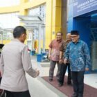 Kapolda Aceh Marzuki Ali Basyah memberikan pengarahan kepada pegawai Kantor Pelayanan Pajak Pratama Banda Aceh di Banda Aceh, Jumat (13/3/2026), dengan menekankan pentingnya pemahaman kearifan lokal dalam meningkatkan pelayanan publik dan kepatuhan perpajakan.
