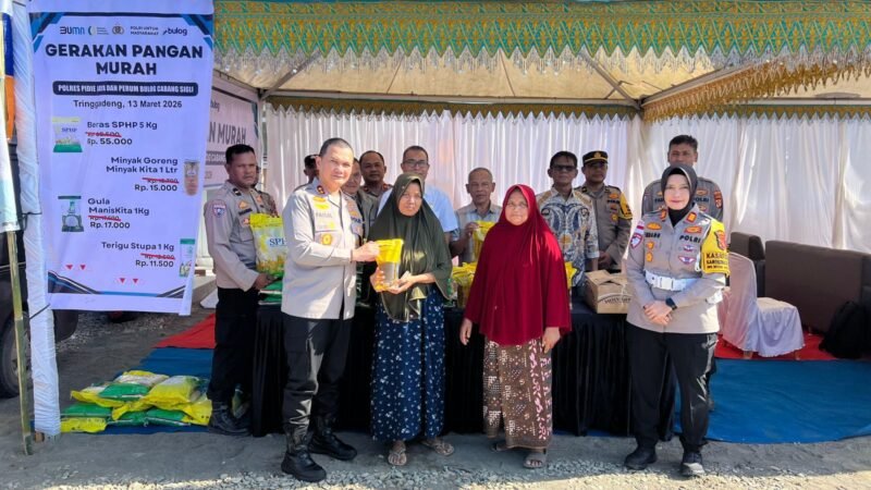 Polres Pidie Jaya melaksanakan Gerakan Pangan Murah (GPM) Serentak dalam rangka menjaga stabilitas pasokan dan harga pangan serta sebagai langkah tanggap inflasi di wilayah hukum Polres Pidie Jaya, Jumat 13 Maret 2026.