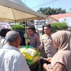 Polres Lhokseumawe bersama Bulog dan instansi terkait menggelar Gerakan Pangan Murah di depan Mapolsek Banda Sakti, Jumat (13/3/2026), dengan menjual beras SPHP dan minyak goreng di bawah harga pasar guna membantu masyarakat serta menjaga stabilitas harga pangan.