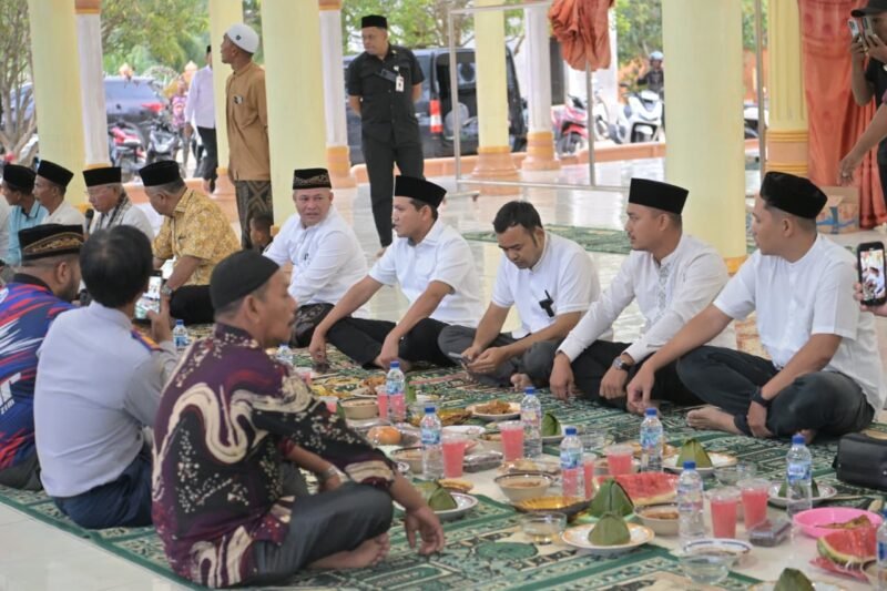 Wakil Gubernur Aceh,  Fadlullah SE, menghadiri undangan Bupati Aceh Utara H. Ismail A.Jalil, SE, MM untuk Buka Puasa bersama dengan Masyarakat Gampong Matang Drien sekitar 1000 lebih di Masjid Baitul Ghafur, Gp. Matang Drien, Kec. Tanah Jambo Aye, Aceh Utara. 14/3/2026