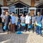 DPD PBN Aceh bersama PLN UID Aceh menyerahkan santunan berupa kain sarung dan paket sembako kepada anak yatim, kaum dhuafa, dan pengemudi becak dalam kegiatan berbagi Ramadhan di Masjid Asrama TNI-AD Gampong Kuta Alam, Banda Aceh, Sabtu (14/3/2026).