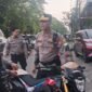 Personel Polsek Mamajang dipimpin Kapolsek Kompol Mustari Alam melaksanakan patroli kamtibmas menjelang waktu berbuka puasa di sejumlah ruas jalan di wilayah Mamajang, Makassar, Sabtu (14/3/2026).