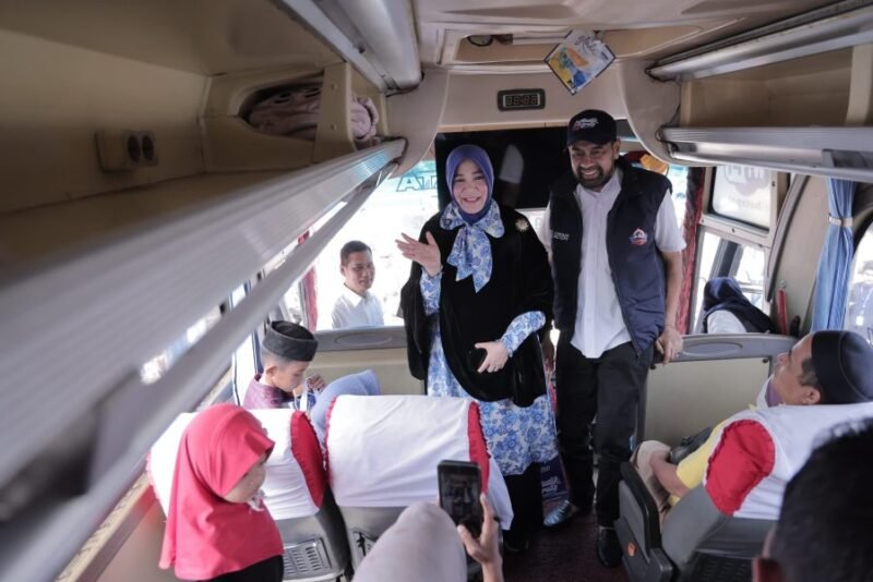 Wali Kota Banda Aceh, Illiza Sa'aduddin Djamal, menghadiri pelepasan peserta program Mudik Gratis Pemerintah Aceh 2026 di Terminal Batoh Banda Aceh. Progran, Senin 16/03/2026