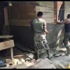 TNI bantu renovasi rumah Nek Syamsiah yang udah gak layak huni, sekarang udah 95% selesai, Senin 16/03/2026.