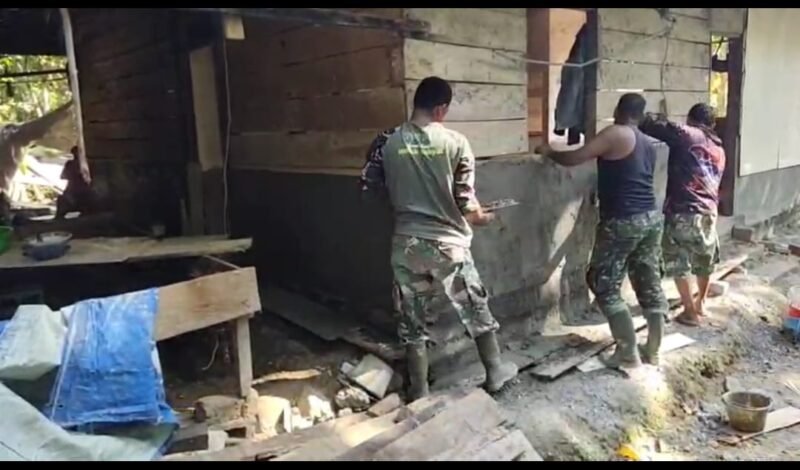 TNI bantu renovasi rumah Nek Syamsiah yang udah gak layak huni, sekarang udah 95% selesai, Senin 16/03/2026.