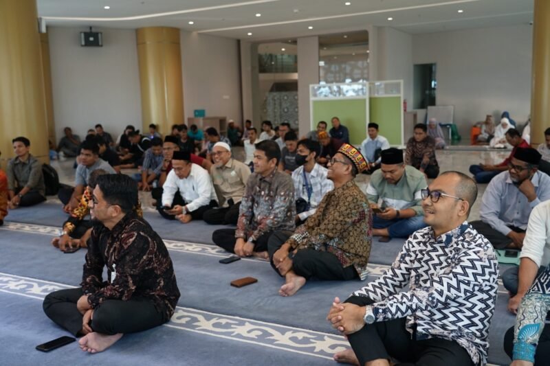Regional CEO BSI Aceh, Imsak Ramadhan, saat menyampaikan sambutan dalam agenda Literasi Keuangan Syariah dan Kajian Ramadan bersama insan pers di Banda Aceh, Senin (16/3/2026).