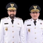 Gubernur Aceh Muzakir Manaf (kanan) dan Wakil Gubernur Fadhlullah (kiri) saat menyampaikan apresiasi kepada Presiden Prabowo Subianto atas bantuan sapi Meugang Idul Fitri senilai Rp72,75 miliar bagi warga terdampak bencana dan upaya menekan inflasi di Aceh, Selasa (17/3/2026).