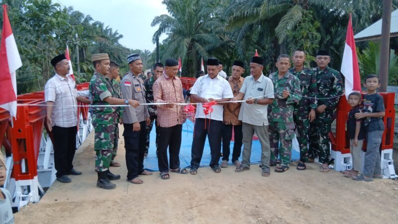 Jembatan Bailey di Aceh Timur itu adalah jembatan yang dibangun oleh TNI sebagai respon cepat pasca bencana banjir bandang dan tanah longsor, Kamis 19/03/2026
