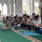 Wagub Aceh, Fadhlullah, SE, dan Mendagri, Tito Karnavian, Salat Jumat di Masjid Darussalam, huntara Aceh Tamiang, 20 Maret 2026. Mereka perkuat sinergi pemerintah dan warga pascabencana, Jumat 20/03/2026.