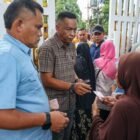 Ribuan warga mengantre dengan tertib di halaman belakang Meuligoe Gubernur Aceh, Banda Aceh, Jumat (20/3/2026).