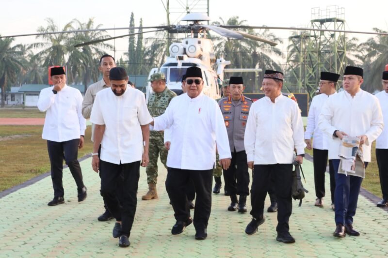 Presiden Prabowo Subianto melaksanakan Shalat Idul Fitri di Aceh Tamiang, Aceh, Sabtu 21/03/2026.