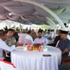 Kapolda Aceh Irjen Pol. Drs. Marzuki Ali Basyah, M.M., saat melaksanakan silaturahmi dan halal bihalal di kediaman Wali Nanggroe Aceh, Senin (23/3/2026).