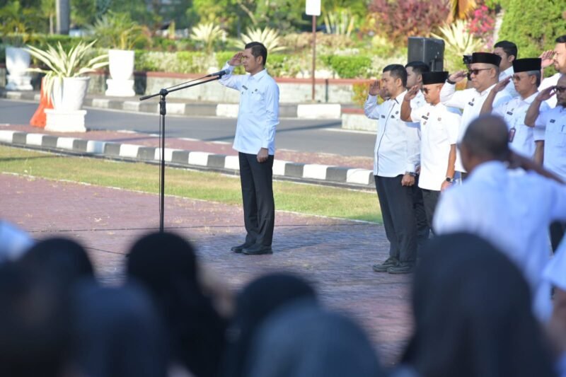 Sekda Aceh, M. Nasir Apel Perdana Idul Fitri 1447 H/2026 M dan Halal Bihalal bersama dengan Seluruh Kepala SKPA dan Eselon III dan IV serta seluruh Staf di lingkungan Pemerintah Aceh, Halaman Kantor Gubernur Aceh, Rabu, (25/03/2026).