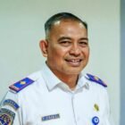 Kepala Dinas Perhubungan Aceh, Teuku Faisal, S.T., M.T. (kiri), saat berkoordinasi dengan jajaran Polda Aceh dalam memantau arus lalu lintas Idulfitri 1447 H. Kolaborasi lintas instansi ini menjadi kunci kelancaran mudik di seluruh wilayah Aceh.