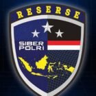 Jajaran Dittipid Siber Bareskrim Polri menunjukkan barang bukti uang tunai senilai Rp55 miliar hasil tindak pidana perjudian daring, Jakarta (28/3/2026).