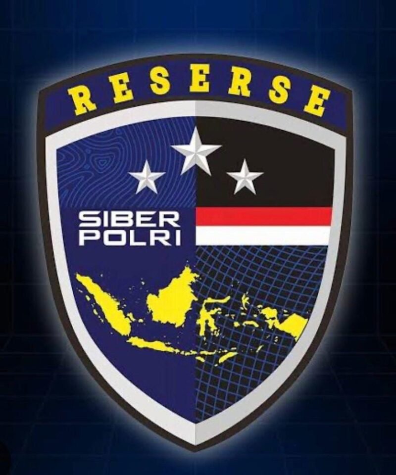 Jajaran Dittipid Siber Bareskrim Polri menunjukkan barang bukti uang tunai senilai Rp55 miliar hasil tindak pidana perjudian daring, Jakarta (28/3/2026).