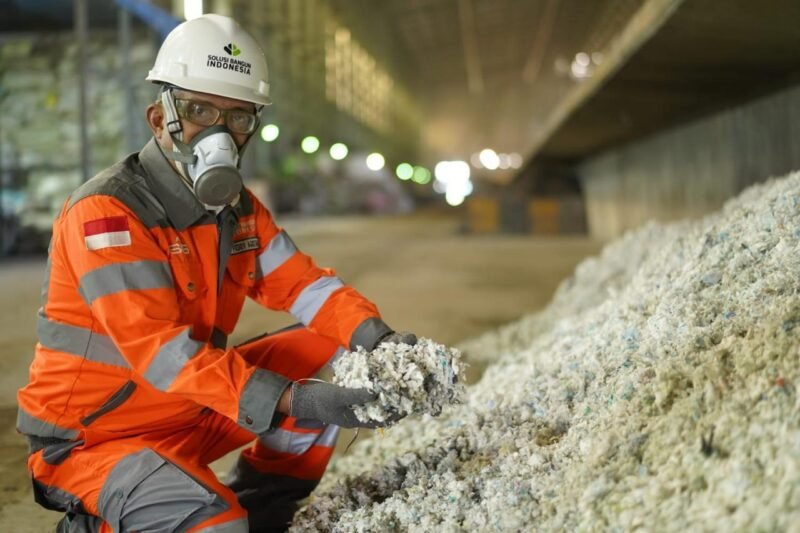 Penggunaan bahan bakar alternatif pada proses produksi Semen Andalas yang membantu menurunkan emisi karbon dan berkontribusi pada efisiensi energi.