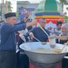 Pembagian kuliner tradisional ie bu peudah oleh Pemerintah Kota Banda Aceh disambut antusias warga yang memadati lokasi kegiatan sejak sore hari dalam rangka menyemarakkan Ramadhan 1447 Hijriah.(28/2/2026).