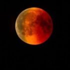 Gerhana bulan total atau Worm Moon tampak berwarna merah tembaga (blood moon) saat puncak gerhana, Selasa (3/3/2026) malam, menghiasi langit Aceh