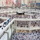 Jutaan jemaah memadati area Mataf di sekitar Ka'bah di Masjidil Haram saat malam Nuzulul Quran untuk melaksanakan tawaf, salat sunnah, dan membaca Alquran. Renovasi Mataf yang dikerjakan PT Waskita Karya meningkatkan kapasitas jemaah hingga lebih dari 105 ribu orang.