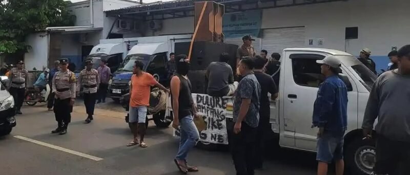 Aktivitas dapur program Makan Bergizi Gratis di salah satu Satuan Pelayanan Pemenuhan Gizi (SPPG). Badan Gizi Nasional menutup sementara ratusan dapur MBG di Sumatra Utara mulai 9 Maret 2026 untuk evaluasi dan penataan ulang sistem pelayanan gizi.