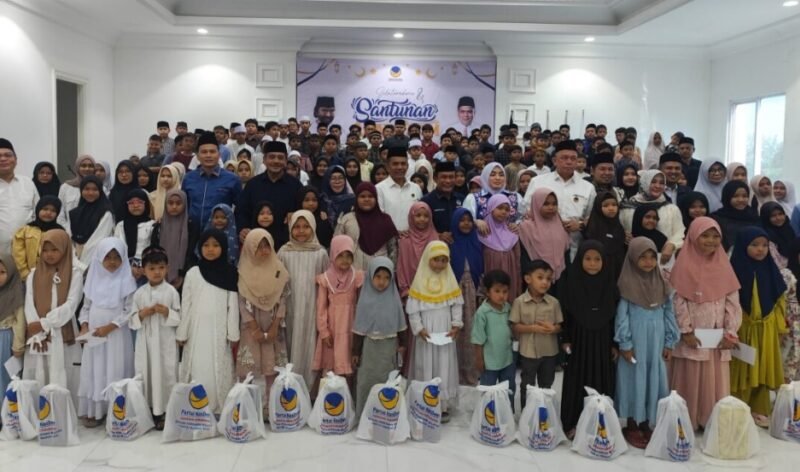 DPW Partai NasDem Aceh menyerahkan santunan kepada 200 anak yatim dalam kegiatan sosial Ramadan yang digelar di Kantor DPW NasDem Aceh, kawasan Pango, Ulee Kareng, Banda Aceh, Selasa (10/3/2026). Santunan tersebut merupakan bagian dari program kepedulian sosial Partai NasDem kepada masyarakat.