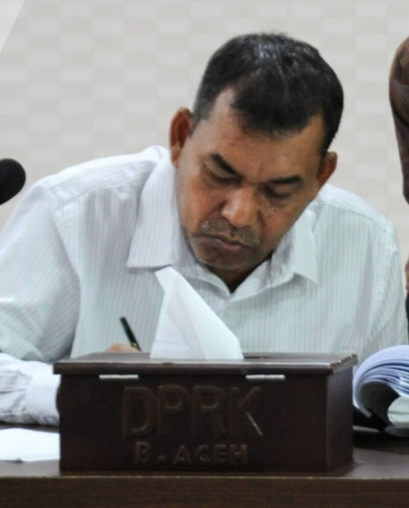 Anggota DPRK Banda Aceh Zulkasmi mendorong Pemko Banda Aceh menggandeng investor untuk mengembangkan budidaya tiram di kawasan Alue Naga guna meningkatkan ekonomi masyarakat pesisir.(11/3/2026)