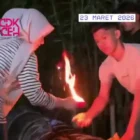 Sejumlah perempuan dari berbagai usia menunjukkan keberanian dan antusiasme saat menyulut Beudee Trieng (meriam bambu) di Kabupaten Pidie, Senin (23/3/2026). 