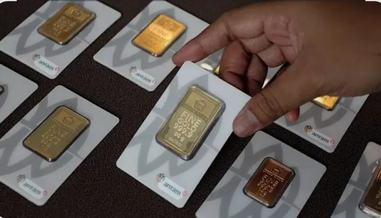 Tampilan fisik emas batangan Antam di Butik Emas Logam Mulia. Pada perdagangan Selasa (24/3/2026). 