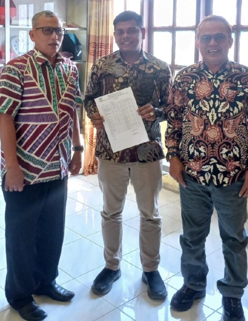 Asisten III Sekda Kabupaten Aceh Besar Bidang Administrasi Umum, Abdullah, S.Sos., melakukan peninjauan sekaligus silaturahmi ke Kantor Camat Kuta Cot Glie, Aceh Besar, Kamis (26/3/2026). FOTO/MC ACEH BESAR.