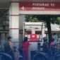 Suasana pengisian BBM di salah satu SPBU. Mulai 1 April 2026, Pemerintah resmi membatasi volume pembelian Pertalite dan Solar guna memastikan subsidi energi lebih tepat sasaran bagi masyarakat yang berhak.