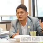 Anggota DPRA dari Fraksi Partai Golkar, Khalid, saat memberikan keterangan terkait potensi ekonomi di sekitar Gerbang Tol Padang Tiji, Rabu (23/3/2026).