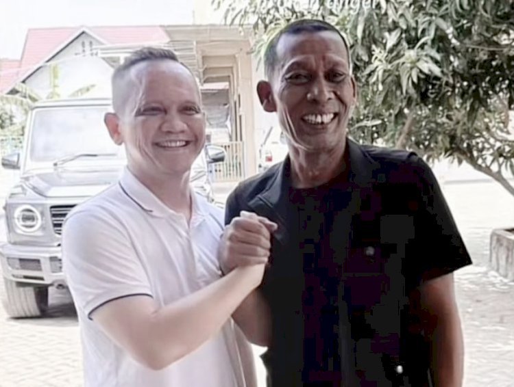 Silaturahmi Idulfitri: Ketua DPRA Zulfadhli (Abang Samalanga) saat berdiskusi hangat dengan Ketua MKD DPR RI Nazaruddin Dek Gam di Pango, Banda Aceh.(27/3/2026)