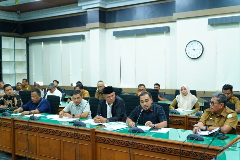 DPRA dan DPRK Aceh Timur bahas sengketa HGU di Aceh Timur, warga tuntut kejelasan batas lahan dan kewajiban perusahaan, Senin 02/03/2026.