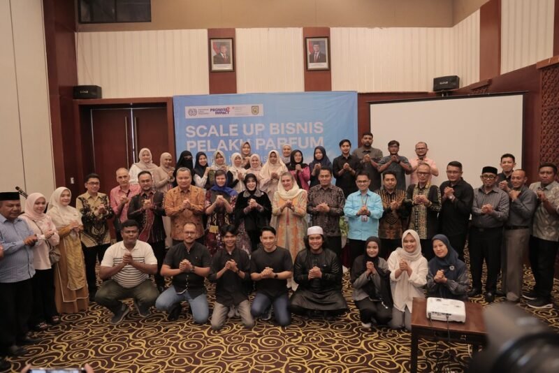 Wali Kota Illiza buka pelatihan parfum bagi UMKM di Hotel Hermes Palace, Kamis (23/4/2026). Kerja sama Pemko-ILO ini perkuat UMKM nilam dan wujudkan 