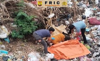 Tim Identifikasi Polres Garut bersama personel Polsek Karangpawitan saat melakukan pemeriksaan di lokasi penemuan jasad seorang pria di sebuah sungai kering, Desa Cimurah, Garut, Jumat (3/4/2026). Petugas melakukan pengumpulan bukti awal untuk mengungkap penyebab kematian korban.