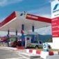 Harga BBM Pertamina stabil per 25/4/2026. Pertalite Rp10.000, Solar Rp6.800. Pertamax Rp12.300-Rp12.900. Menteri ESDM Bahlil sinyalkan potensi naik jika minyak dunia bertahan di 95 dolar AS per barel akibat konflik AS-Iran.