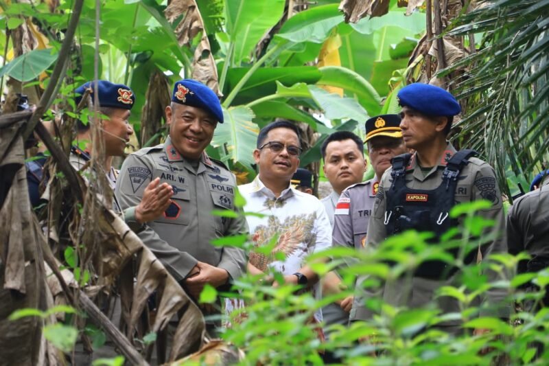 Kapolda Aceh Irjen Pol. Marzuki Ali Basyah memberikan amanat saat membuka latihan taktis Jungle Warfare Brimob di Cot Girek, Aceh Utara, Rabu (1/4/2026). 
