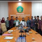 FDK UIN Ar-Raniry, Prof. Dr. Kusmawati Hatta, dan Kepala Kantor Kemenhaj Kota Banda Aceh, Dr. M. Iqbal, melakukan penandatanganan Memorandum of Agreement (MoA) di Ruang Sidang Dekan FDK, Kamis (2/4/2026).