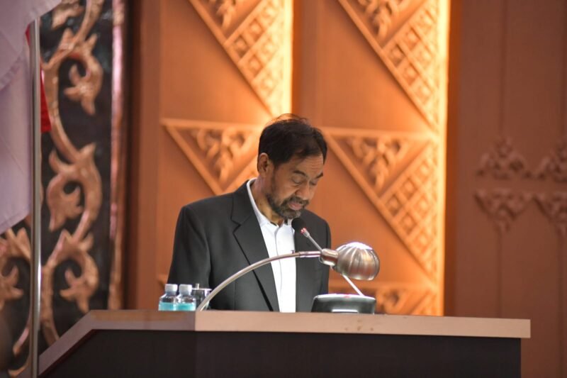 Gubernur Aceh, Muzakir Manaf, sampaikan LKPJ Tahun Anggaran 2025 di DPRA, 6 April 2026. Realisasi pendapatan daerah Rp10,69 triliun, IPM Aceh naik jadi 76,23, dan penduduk miskin turun jadi 12,23%, Senin 06/04/2026