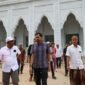 Gubernur Aceh Muzakir Manaf meninjau langsung progres pembangunan Masjid Baitul Muttaqin di Gampong Blang Tue, Minggu (5/4/2026).