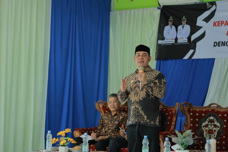 Bupati Aceh Besar Muharram Idris bertemu dengan Kepala Sekolah SD/SMP Negeri dan Swasta di UDKP Indrapuri, Kamis (02/04/2026).