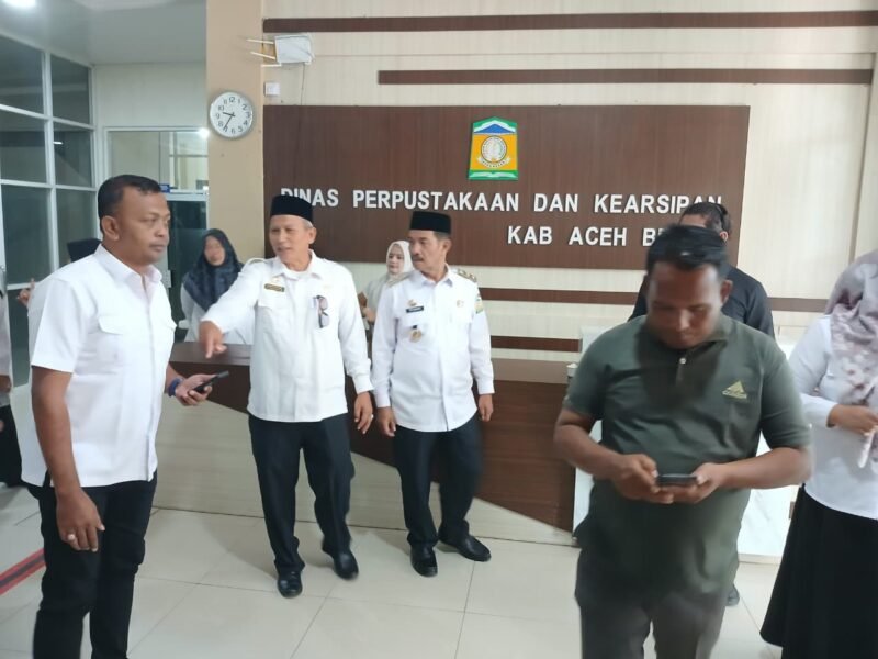 Wakil Bupati Aceh Besar Drs Syukri A Jalil kunjungi OPD pada hari pertama kerja pasca libur Idul Fitri, Kota Jantho, Rabu (25/3/2026) FOTO/PROKOPIM BESAR